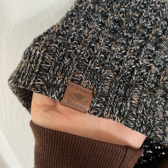 Offerme$5❗️Roots Knitted Multicolor Hat 22cm Beanie - Picture 1 of 5